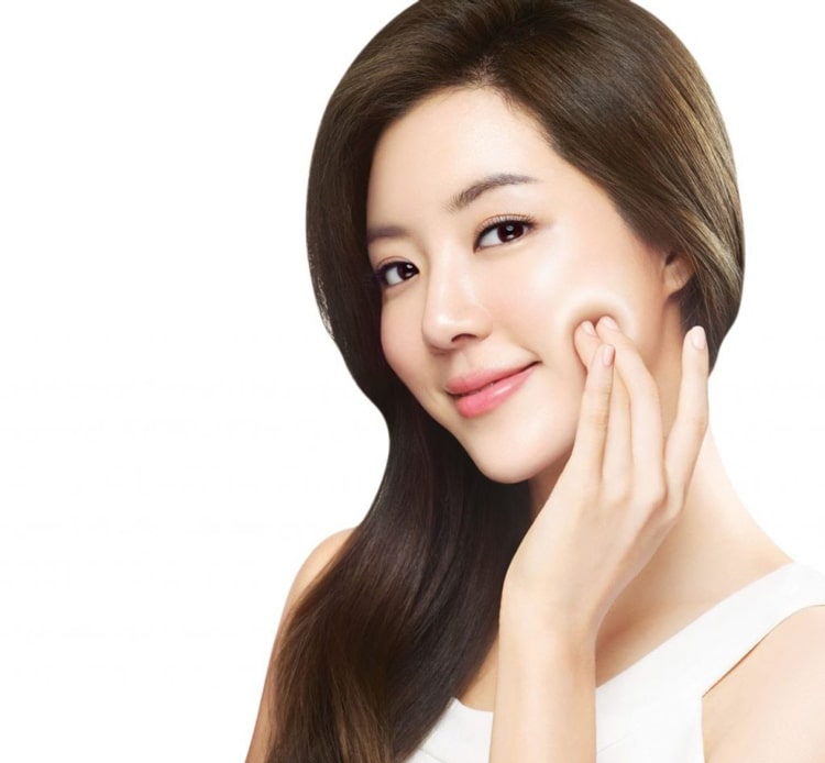 Sử dụng viên dưỡng da White Skin đều đặn thường xuyên giúp đẩy lùi lão hóa, duy trì tuổi xuân lâu dài