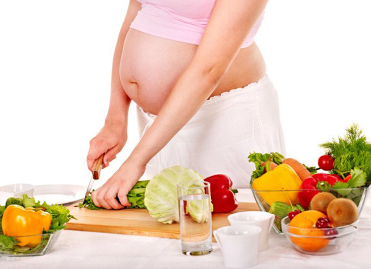 Mẹ bầu nên tham khảo chế độ dinh dưỡng theo từng giai đoạn của thai kỳ để bổ sung tốt nhất cho bé