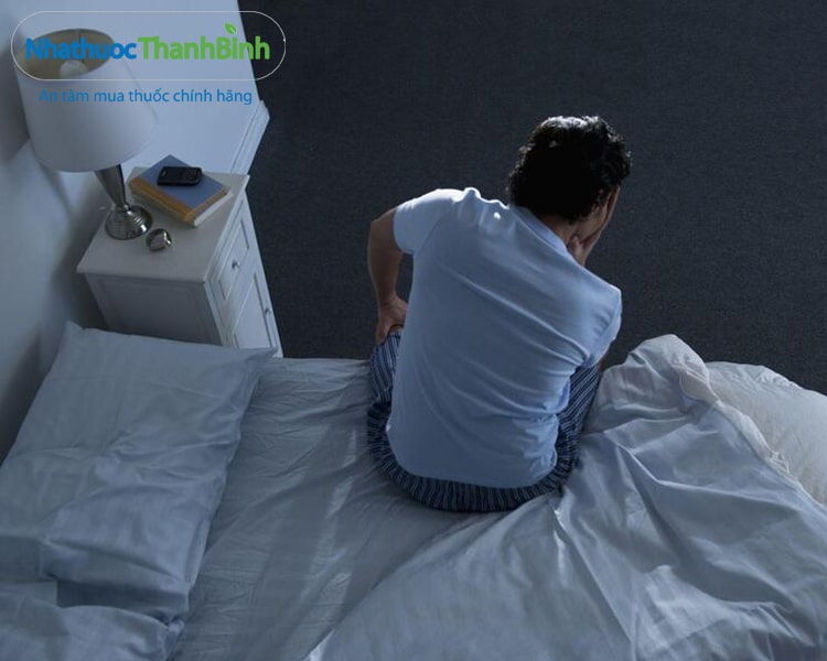 Tiểu đêm nhiều lần gây rối loạn giấc ngủ căng thẳng đầu óc